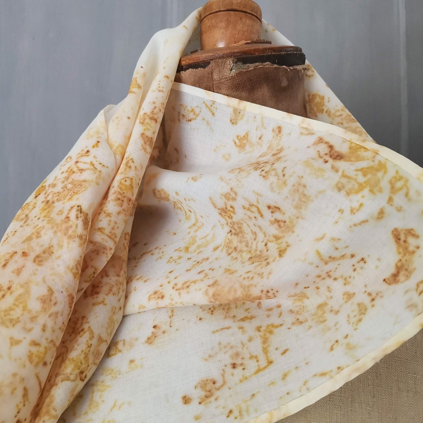Carré de Coton – “Lumière d’été” – Teinture Naturelle