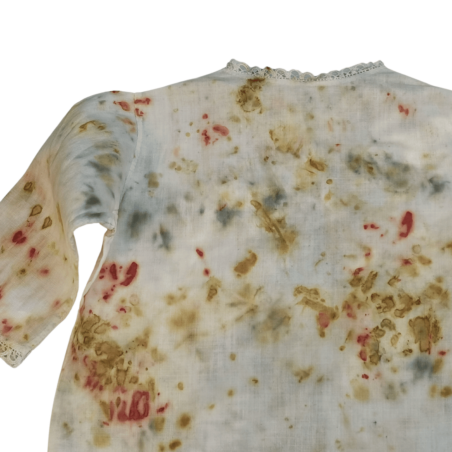 Brassière ancienne pour bébé, teinte végétale aux nuances jaunes, rose et bleues– création artisanale, taille 6 mois